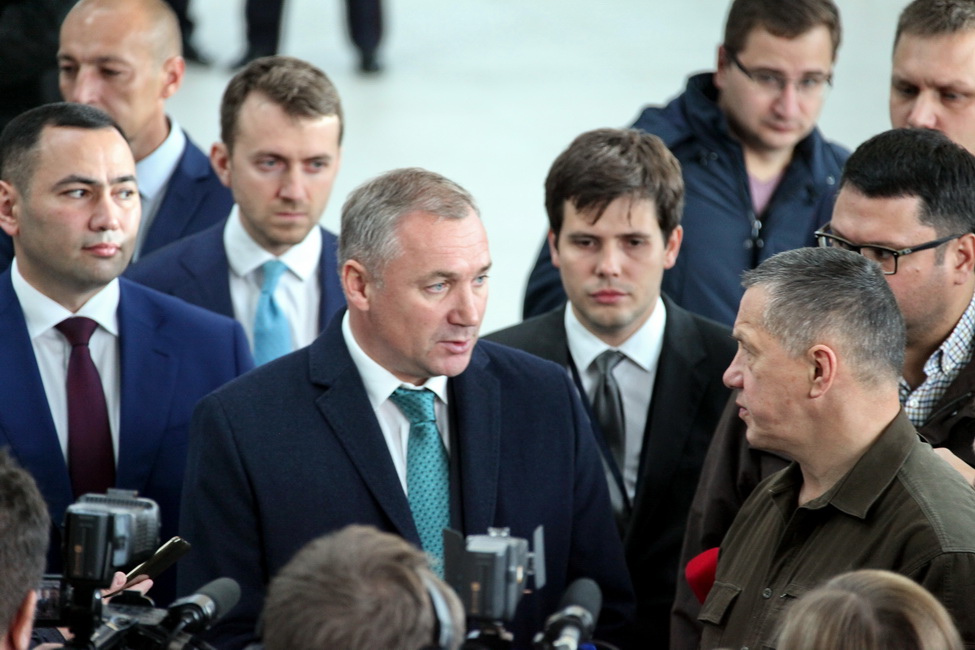 Вице-премьер Юрий Трутнев посетил новый терминал внутренних авиалиний международного аэропорта Хабаровск