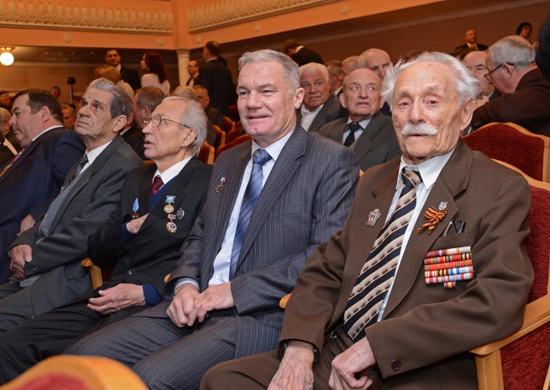 Торжественное собрание, посвященное 90-летию образования гражданской авиации РФ прошло в Хабаровске