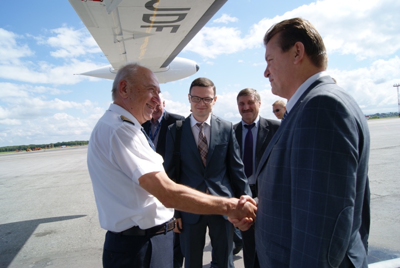 В аэропорту Хабаровск приземлился самолет Л 410 УВП-Э20