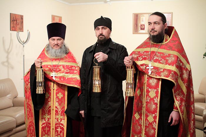 Благодатный огонь прибыл в аэропорт Хабаровск