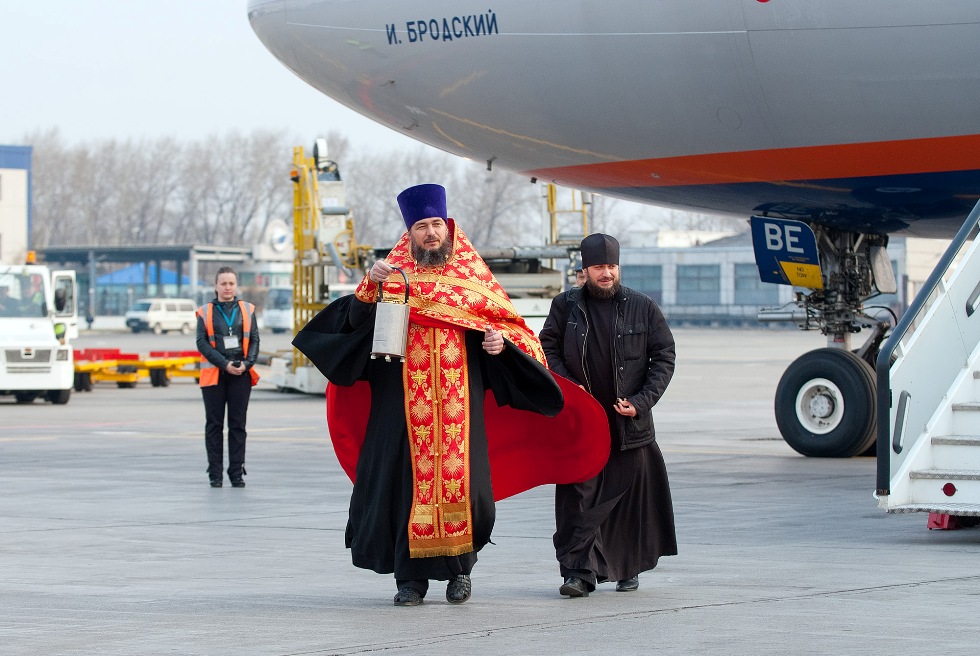 Благодатный огонь прибыл в Хабаровск