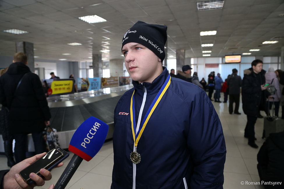 В «Хабаровском аэропорту» встретили обладателей Кубка мира