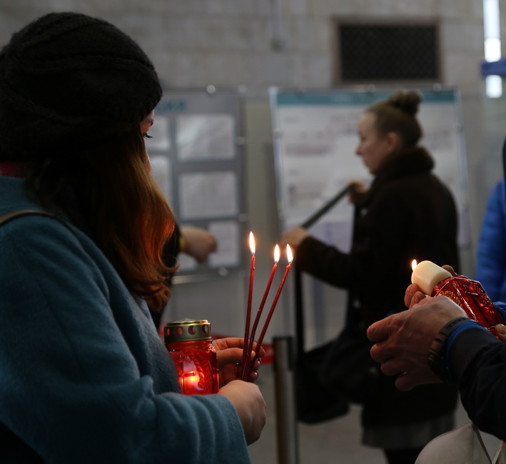 Молебен с Благодатным огнем состоялся в аэропорту Хабаровска