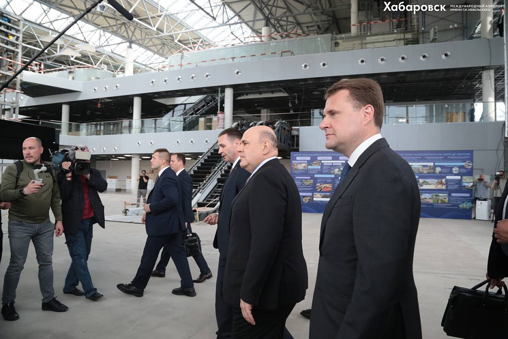 Михаил Мишустин посетил строительную площадку нового международного терминала аэропорта Хабаровск