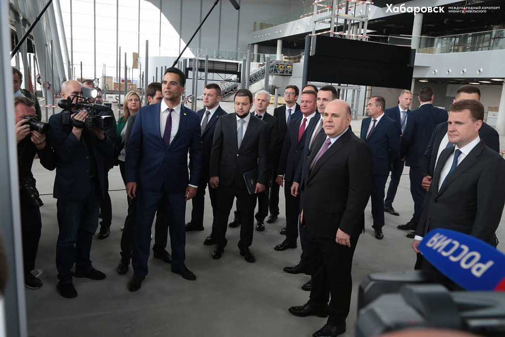 Михаил Мишустин посетил строительную площадку нового международного терминала аэропорта Хабаровск
