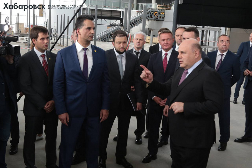 Михаил Мишустин посетил строительную площадку нового международного терминала аэропорта Хабаровск