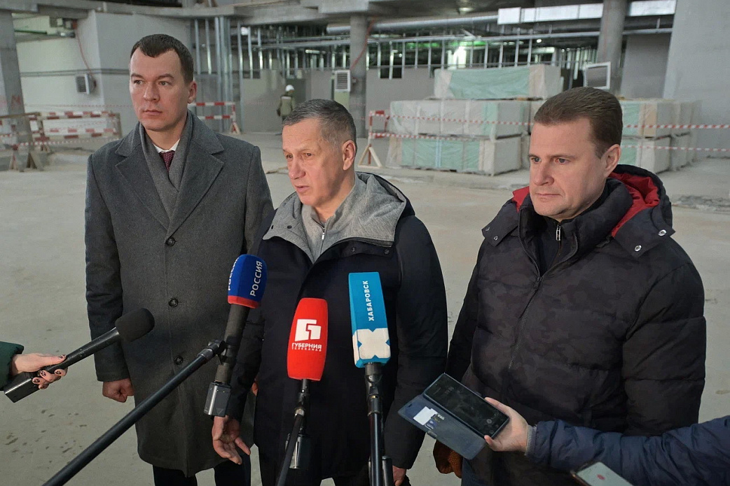 Юрий Трутнев посетил строительную площадку терминала международных воздушных линий аэропорта Хабаровск